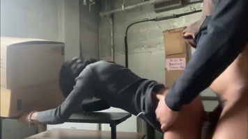 Negra follada tan fuerte que al final se le escapa a la BBC