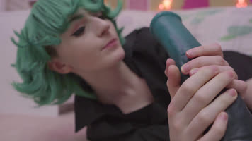 Parte 2 - Baby linda niña juega con su Dildo Gigante