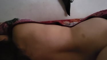 Salvadoreña cogiendo