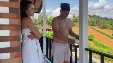 Seduce al pintor de la casa para que la folle antes de que llegue su marido