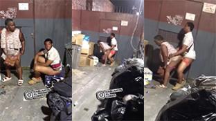 Singando una doña delante de todos y no le importa nada