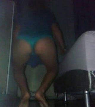 Travesura mientra sus padres duermen