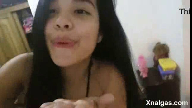 colombiana hermosa bailando sexy y tocándose