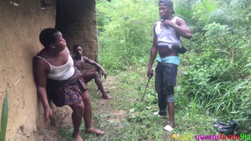 lo encontró con su mujer y quiere darle planazos con un machete