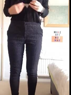 Hermosa rubia desnudandose