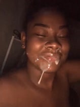 Mucha leche en la cara