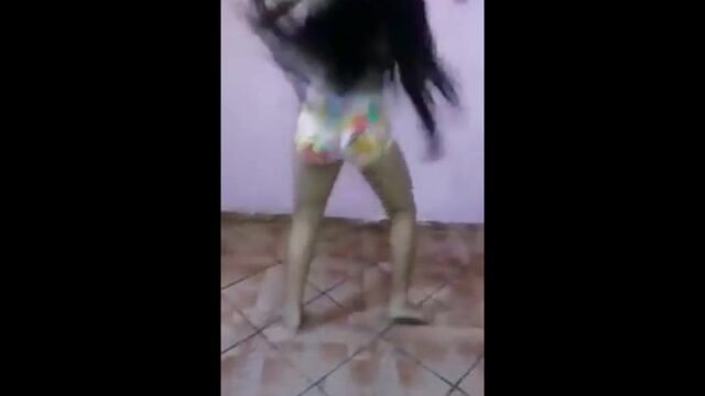 OMG Jovencita brasileña bailando explosivo
