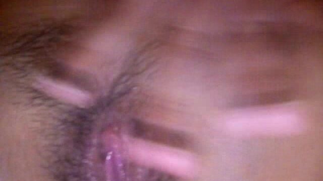 Se masturba por whaz 1