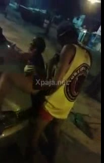 Singando con uno del equipo