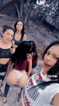 haciendo un tik tok